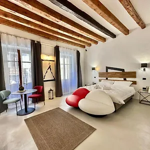 C&o Savoia Deluxe Guest house